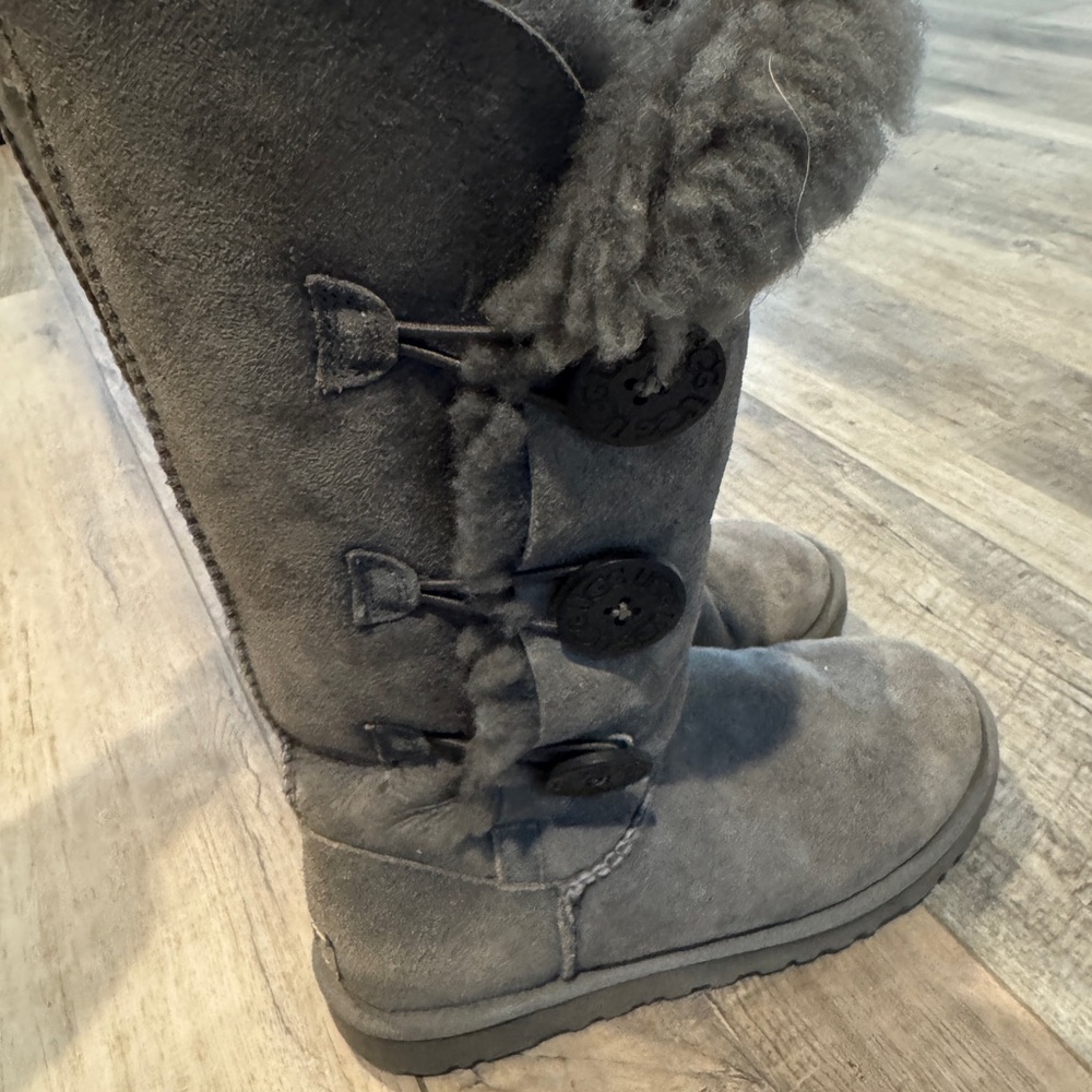 Ugg Bailey Button tall gray size 6